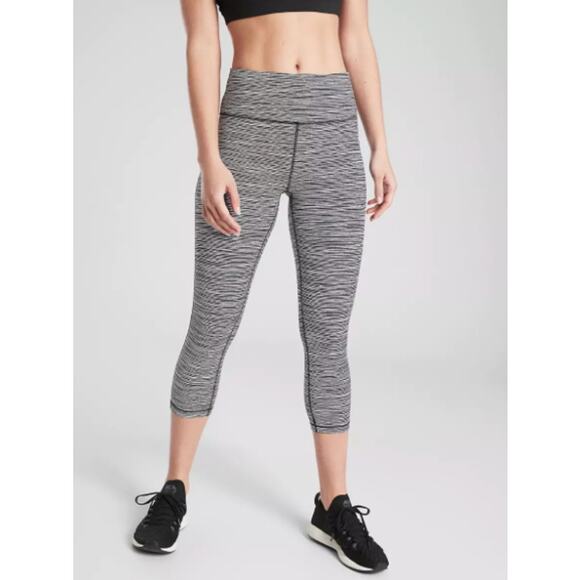 Athleta Ultimate Linear Lines Capri - Picture 1 of 11